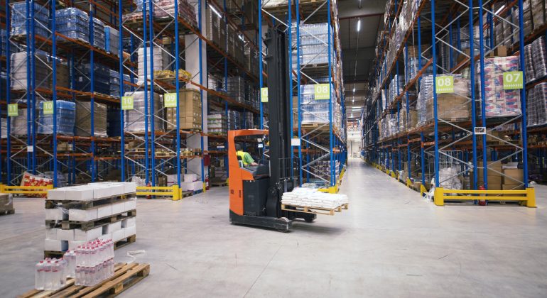 Warehouse Efficiency: Using Scissor Lift Trolleys for Palletizing and ...